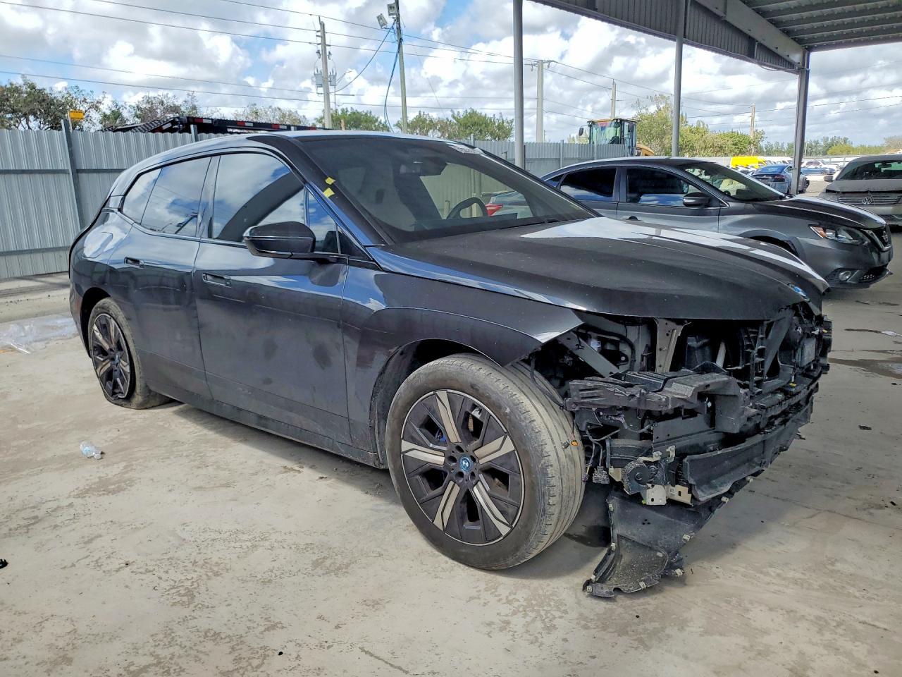 2024 BMW Ix xDrive50 - Фото 4