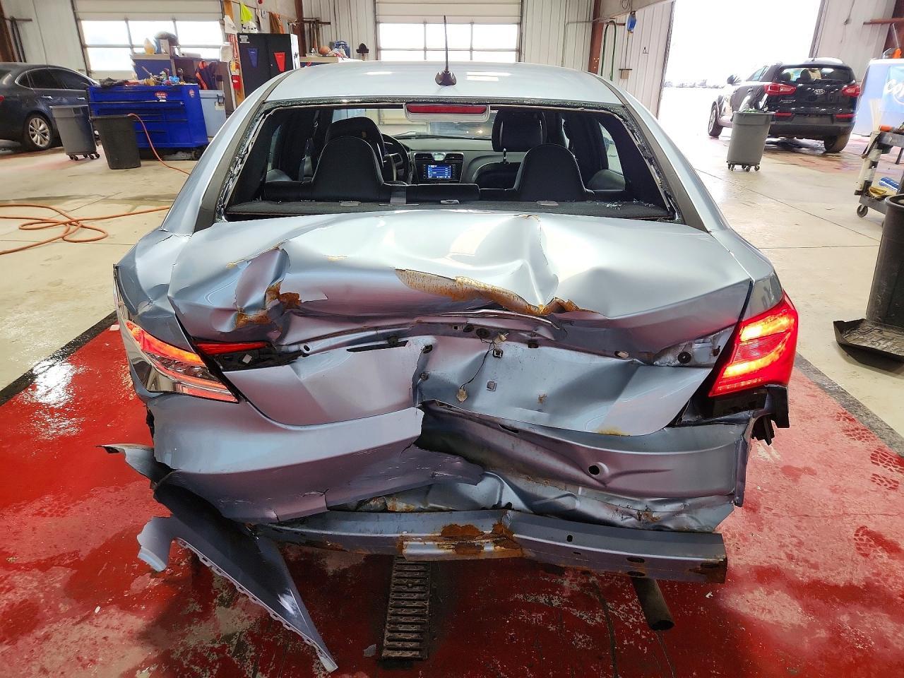 2012 Chrysler 200 Limited - Image 6