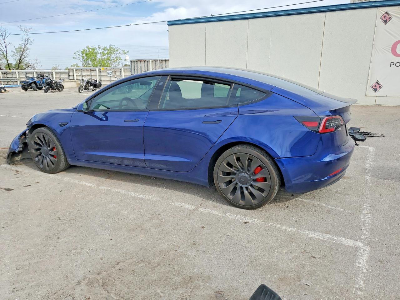 2022 Tesla Model 3 - Фото 2