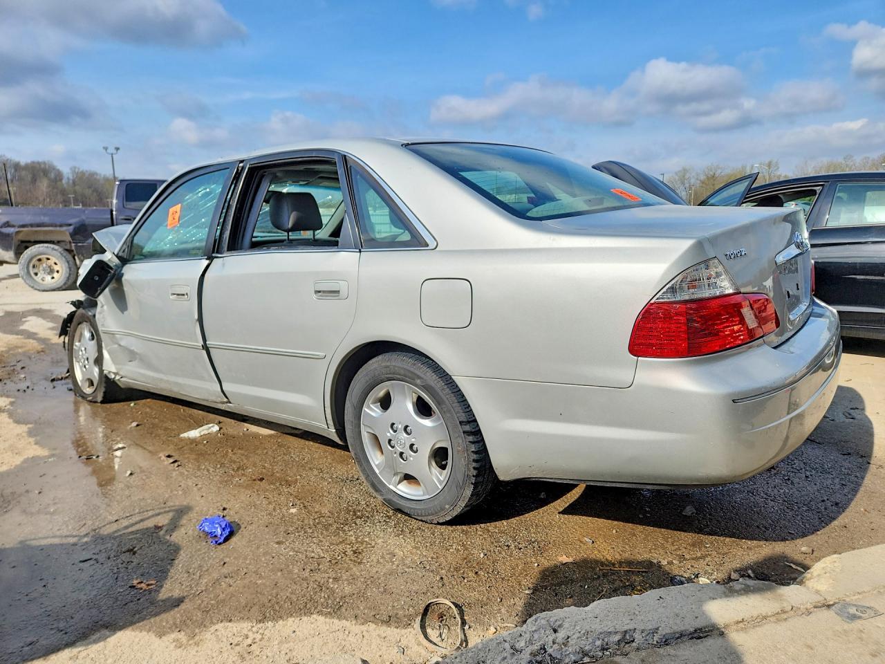 2004 Toyota Avalon Xls - Image 2