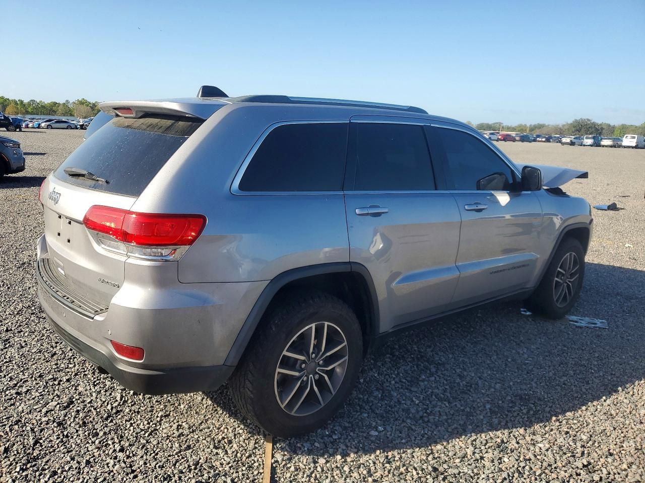 2019 Jeep Grand Cherokee Laredo - Image 3