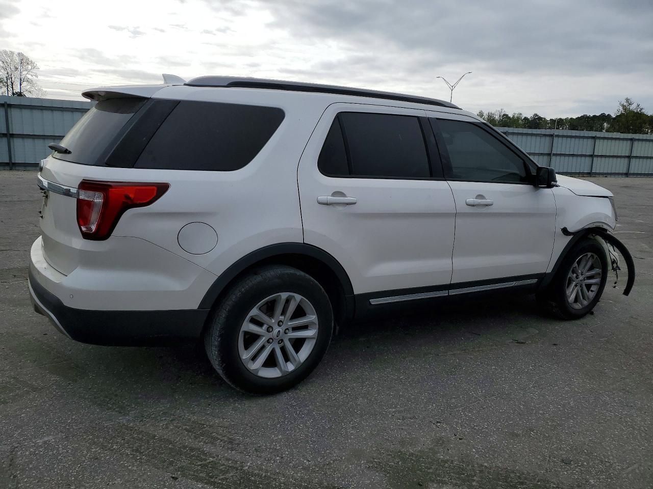 2017 Ford Explorer Xlt - Image 3
