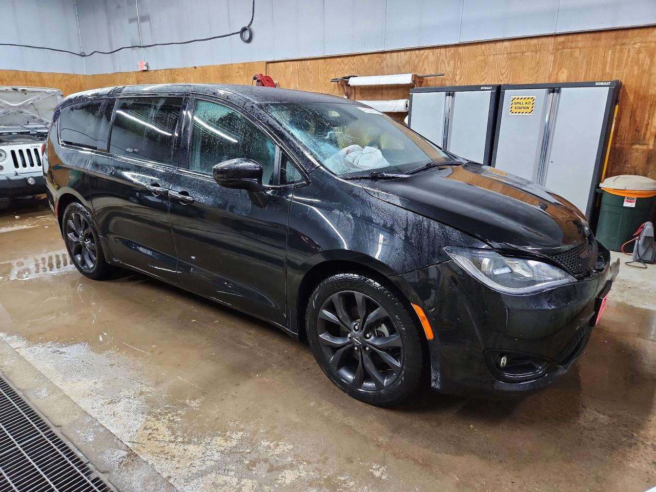 2019 Chrysler Pacifica Touring Plus - Image 4