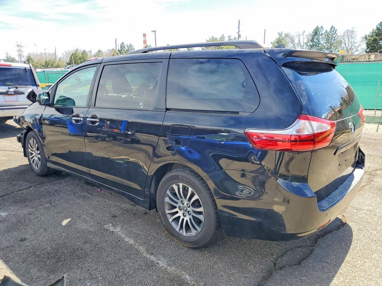 2018 Toyota Sienna Xle 8-Passenger - Фото 2