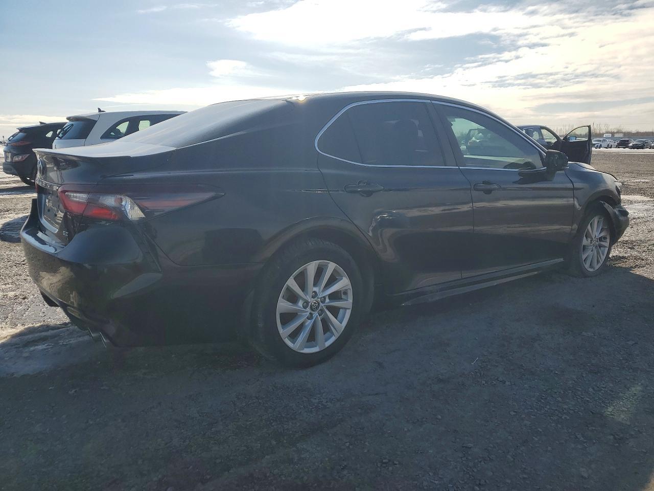 2022 Toyota Camry Se - Фото 3