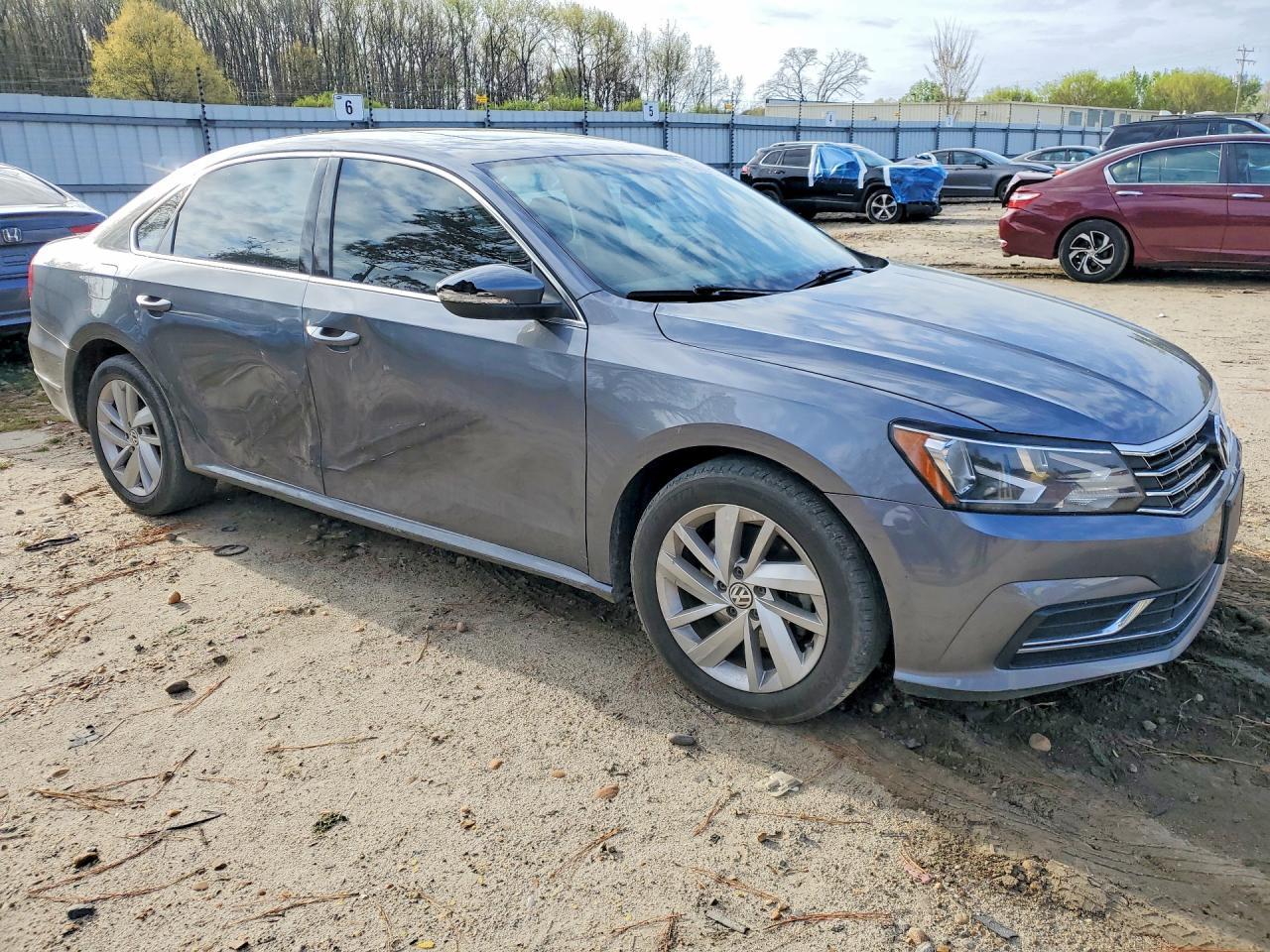 2018 Volkswagen Passat Se - Фото 4