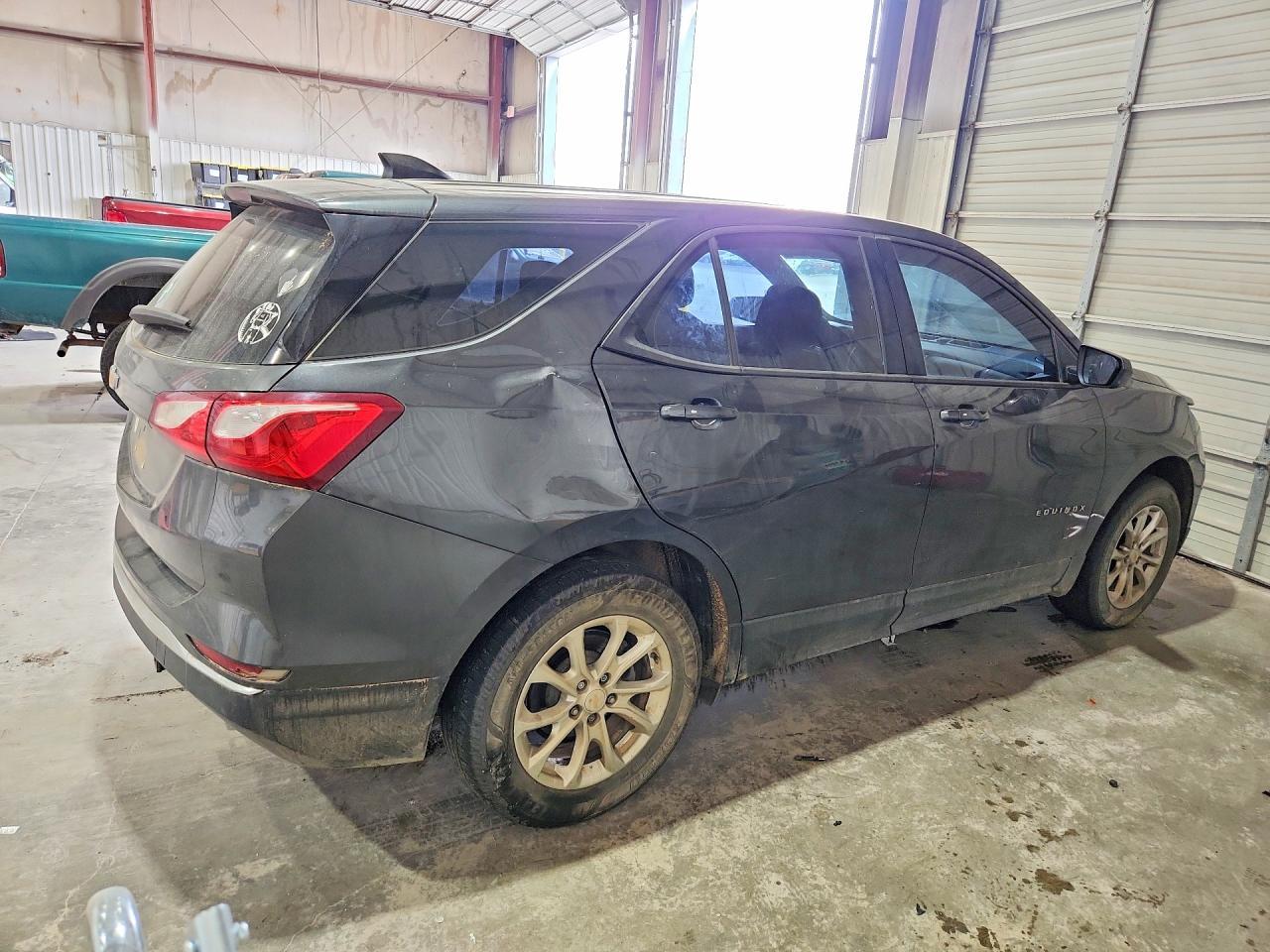 2018 Chevrolet Equinox Ls - Image 3