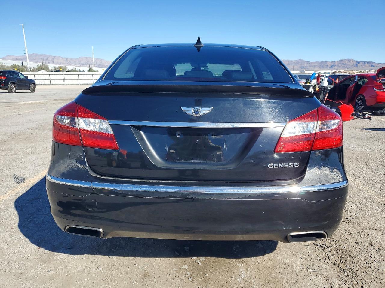 2013 Hyundai Genesis 3.8L - Фото 6
