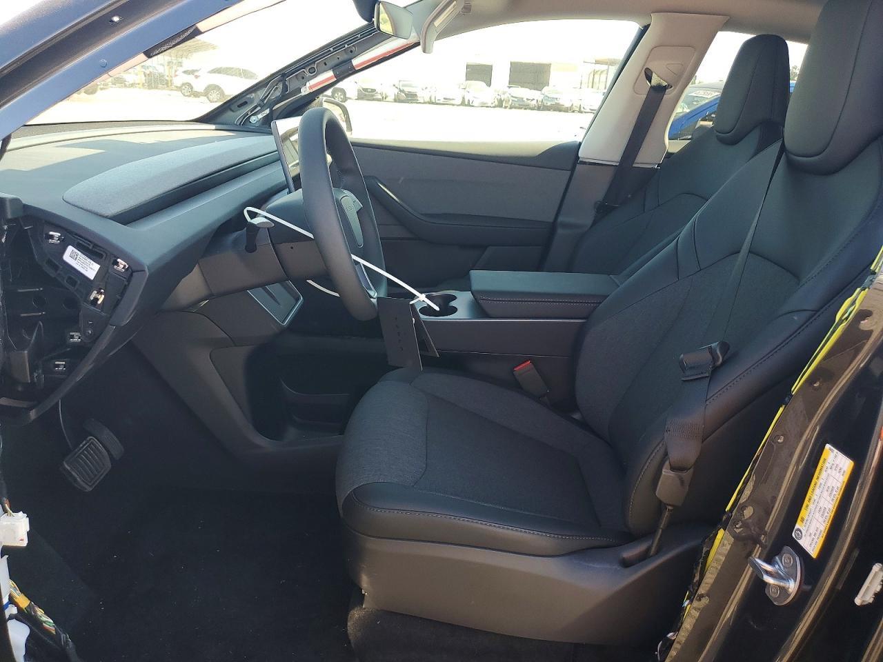 2026 Tesla Model Y - Image 7
