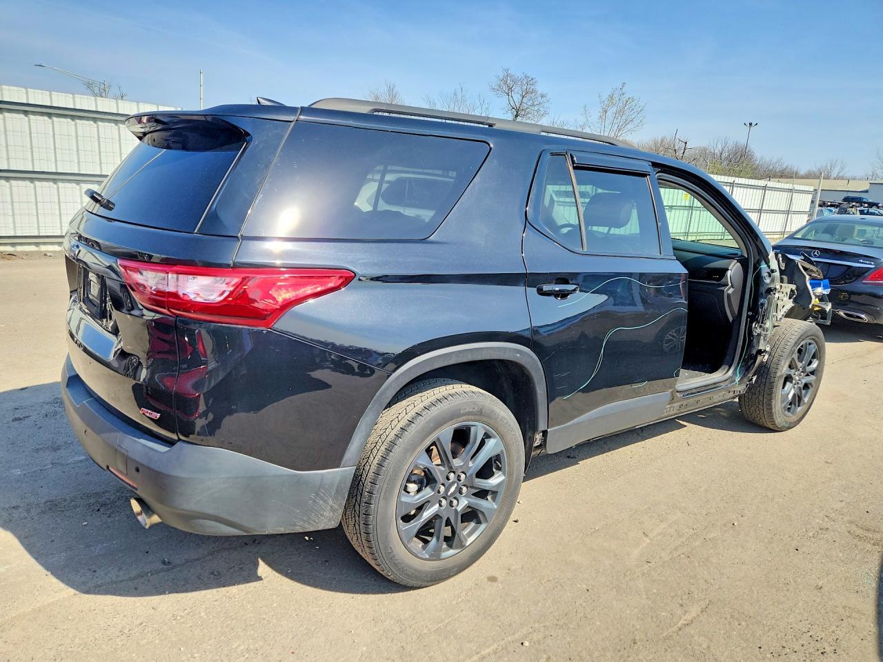 2021 Chevrolet Traverse Rs - Фото 3