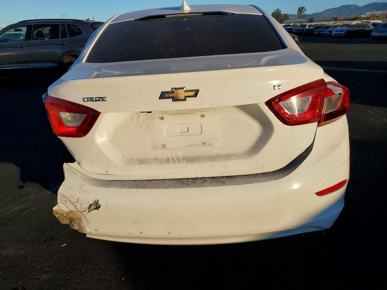 2018 Chevrolet Cruze Lt - Image 6