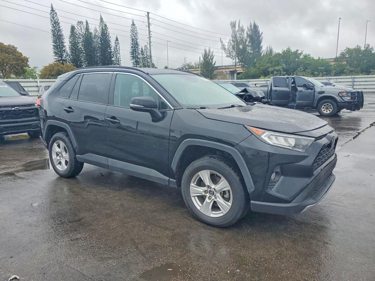 2020 Toyota Rav4 Xle - Image 4