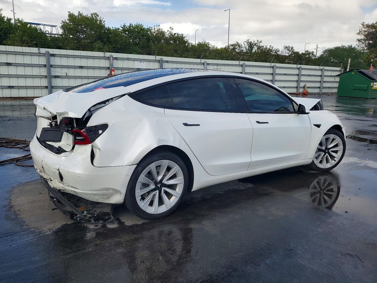 2021 Tesla Model 3 - Фото 3
