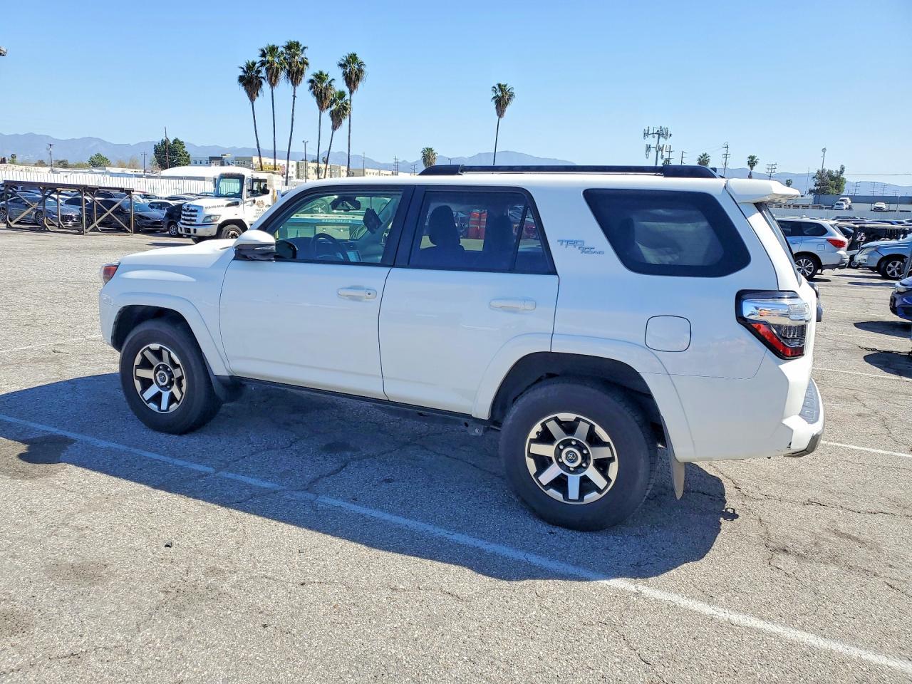 2022 Toyota 4Runner Sr5 Premium - Image 2