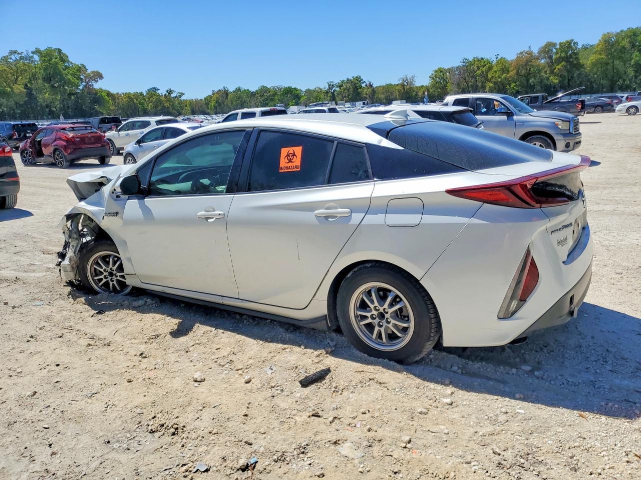 2017 Toyota Prius Prime Premium - Image 2