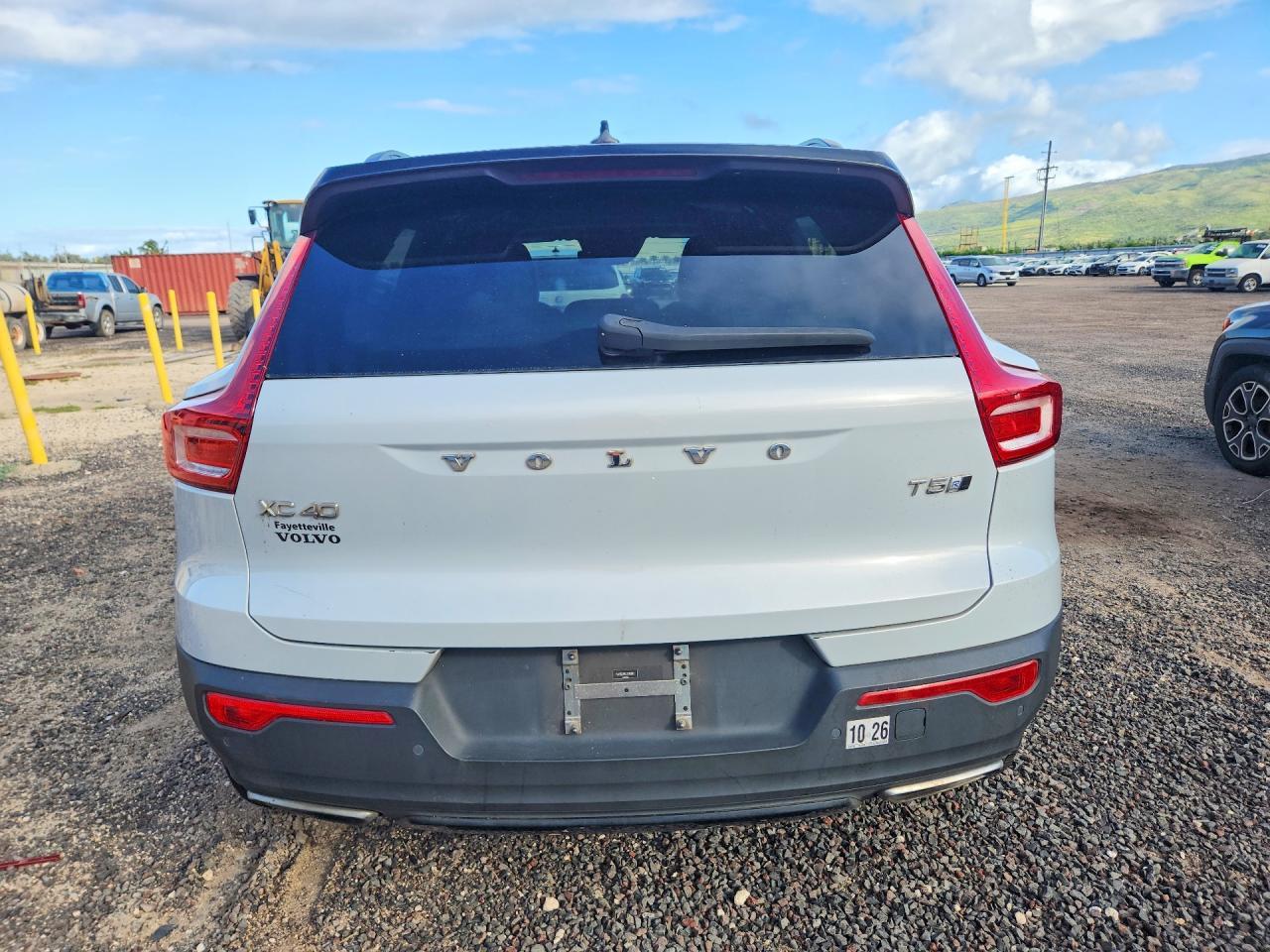 2020 Volvo Xc40 T5 R-Design - Image 6