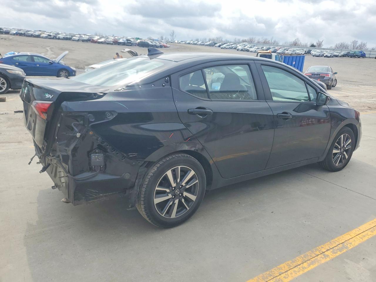 2021 Nissan Versa Sv - Image 3