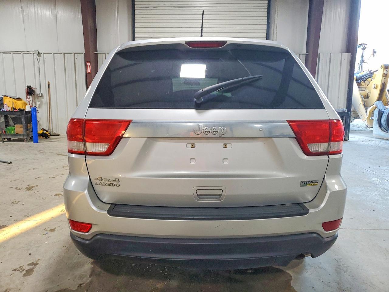 2011 Jeep Grand Cherokee Laredo - Image 6