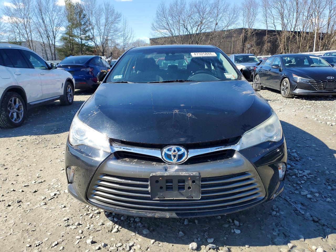 2016 Toyota Camry Hybrid Le - Image 5