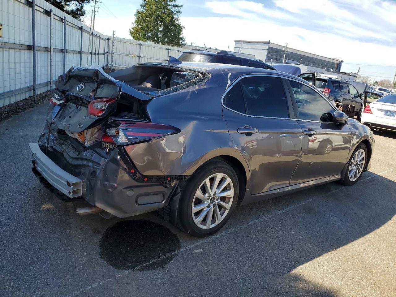 2024 Toyota Camry Le - Фото 3