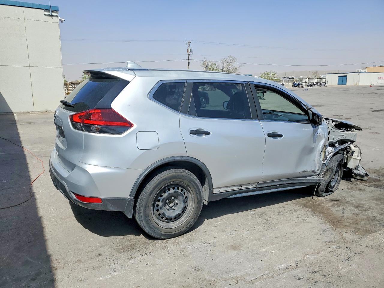 2018 Nissan Rogue S - Фото 3