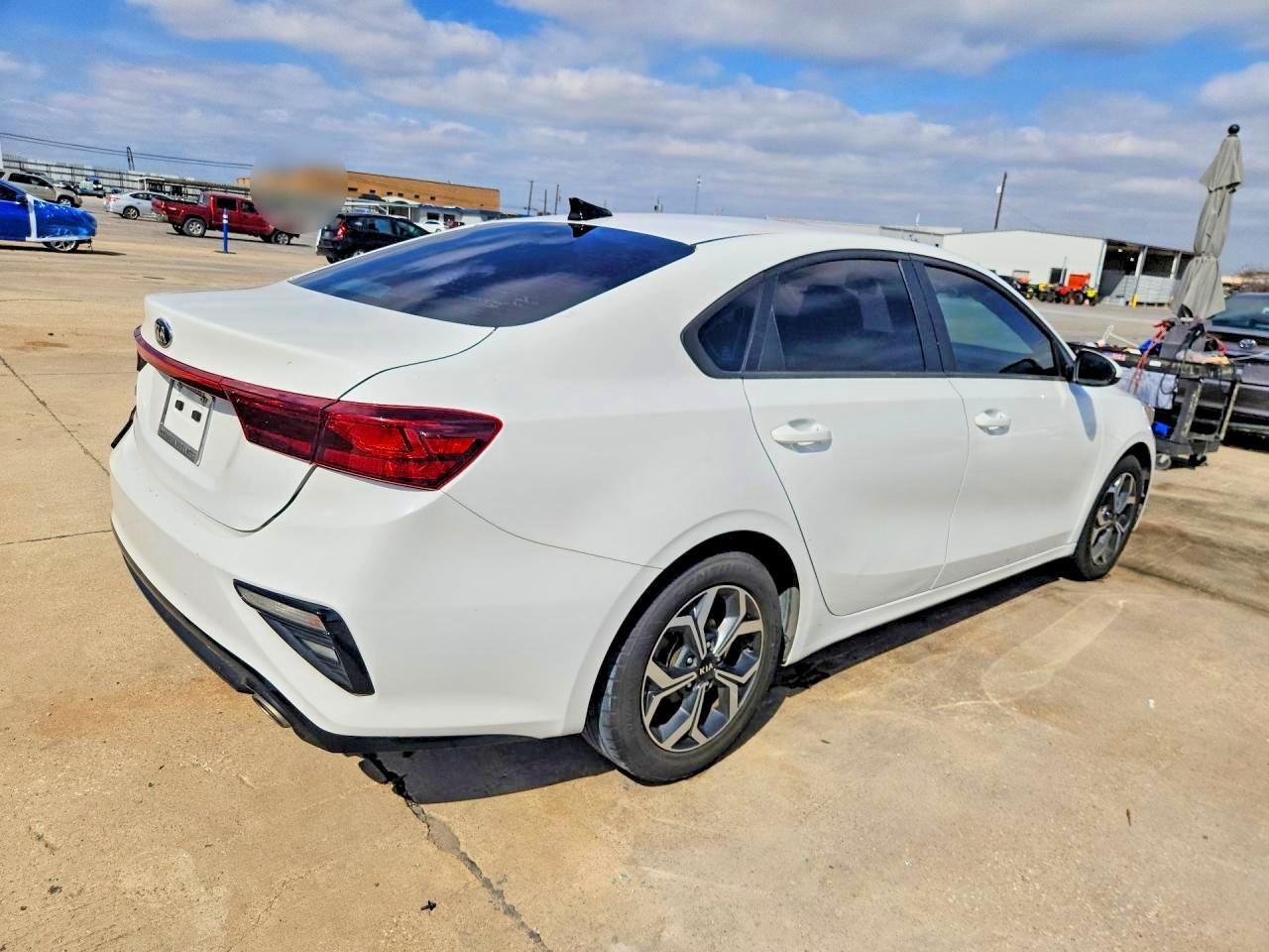 2021 Kia Forte Lxs - Image 3