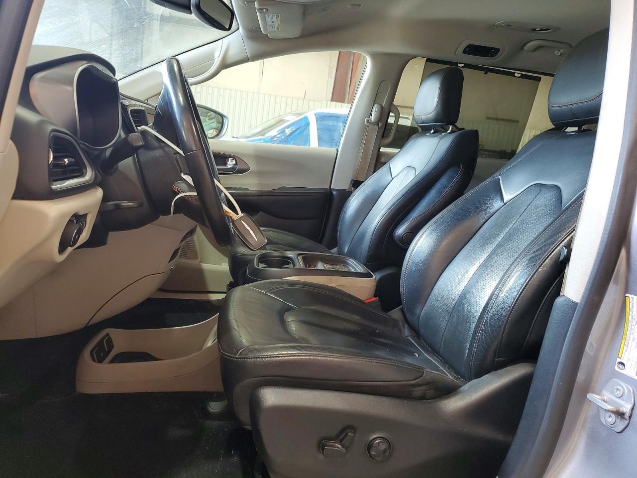 2020 Chrysler Pacifica Touring L - Image 7