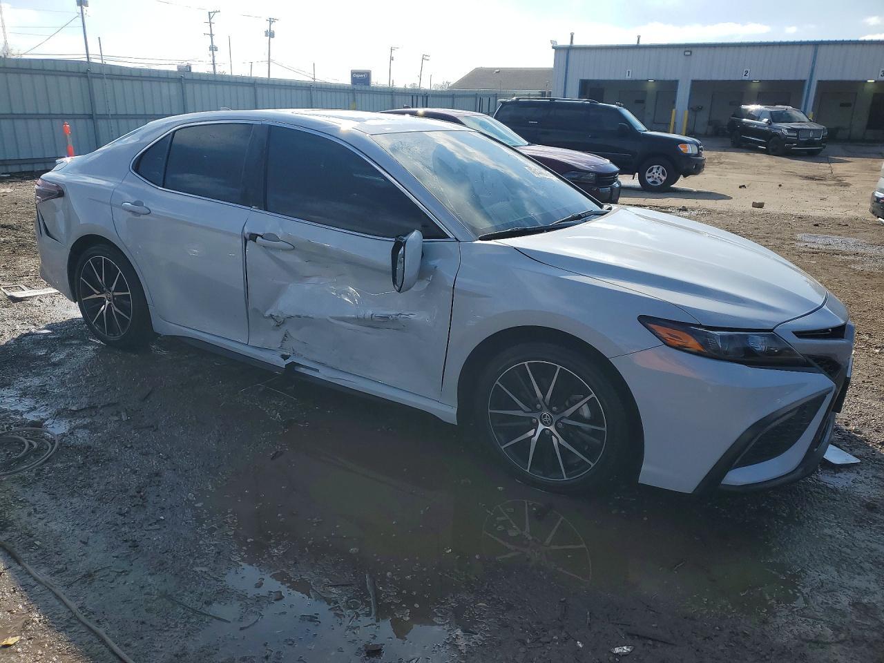 2024 Toyota Camry Se - Image 4