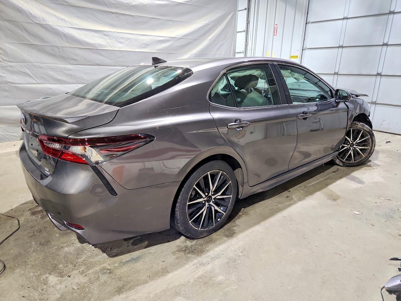 2023 Toyota Camry Se - Фото 3