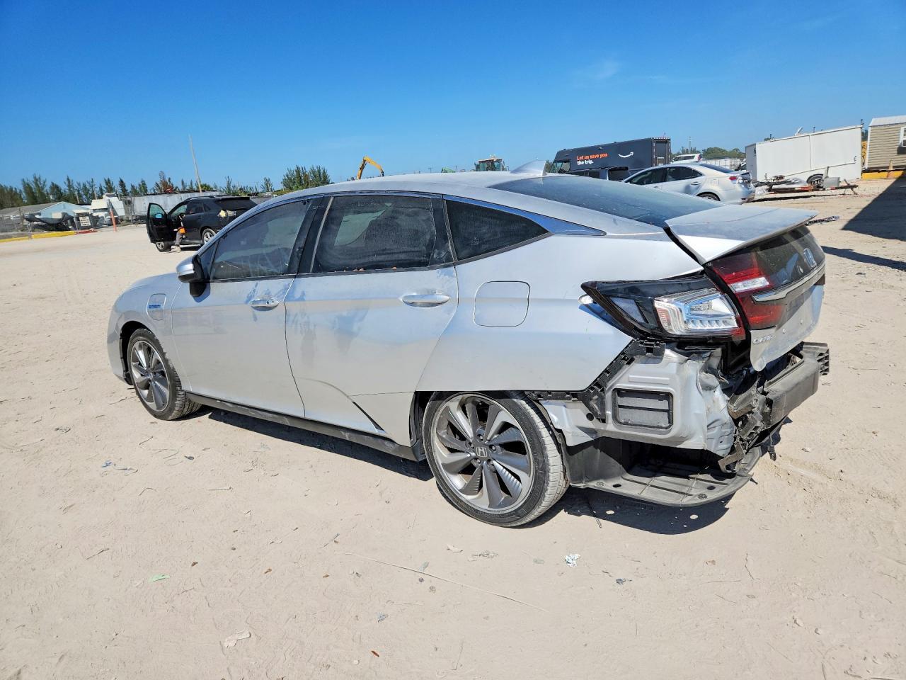 2018 Honda Clarity Touring - Image 2