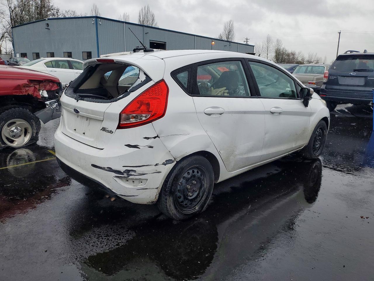 2013 Ford Fiesta Se - Фото 3