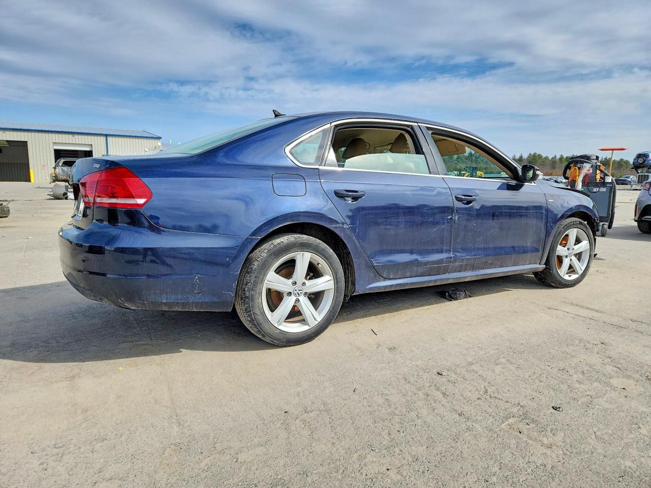 2015 Volkswagen Passat S - Фото 3