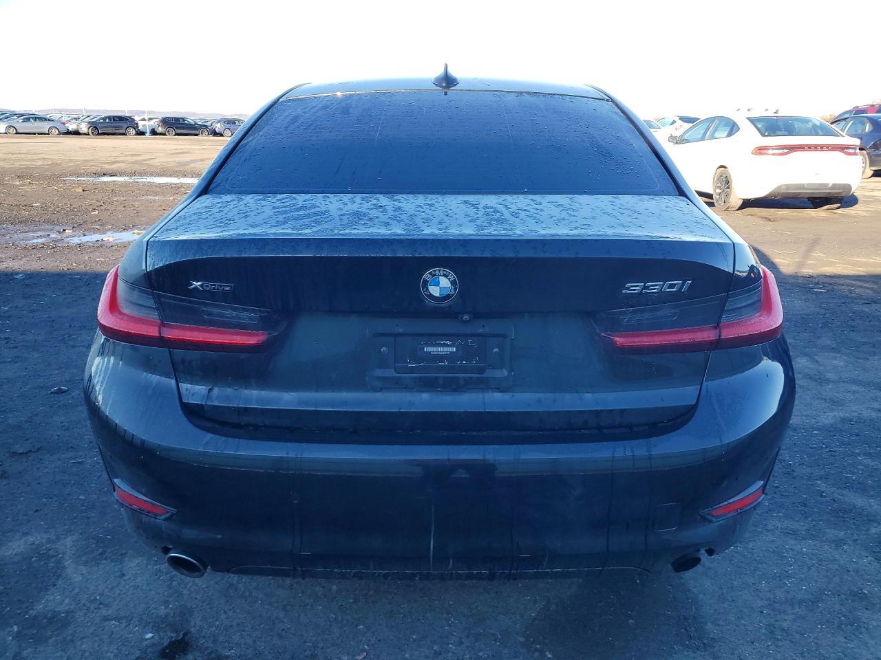 2020 BMW 330Xi - Фото 6