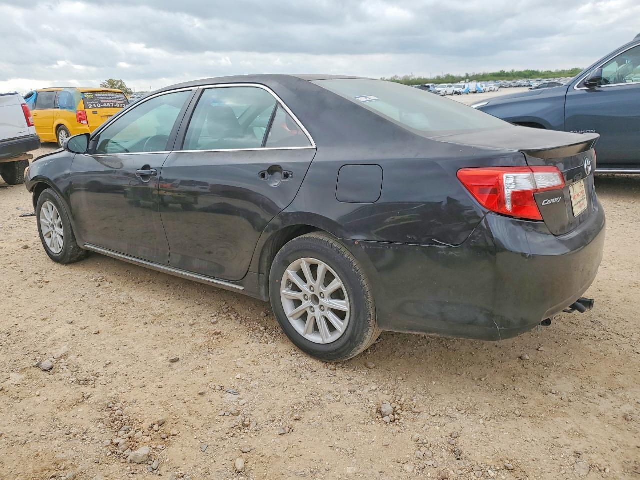 2012 Toyota Camry Le A - Image 2