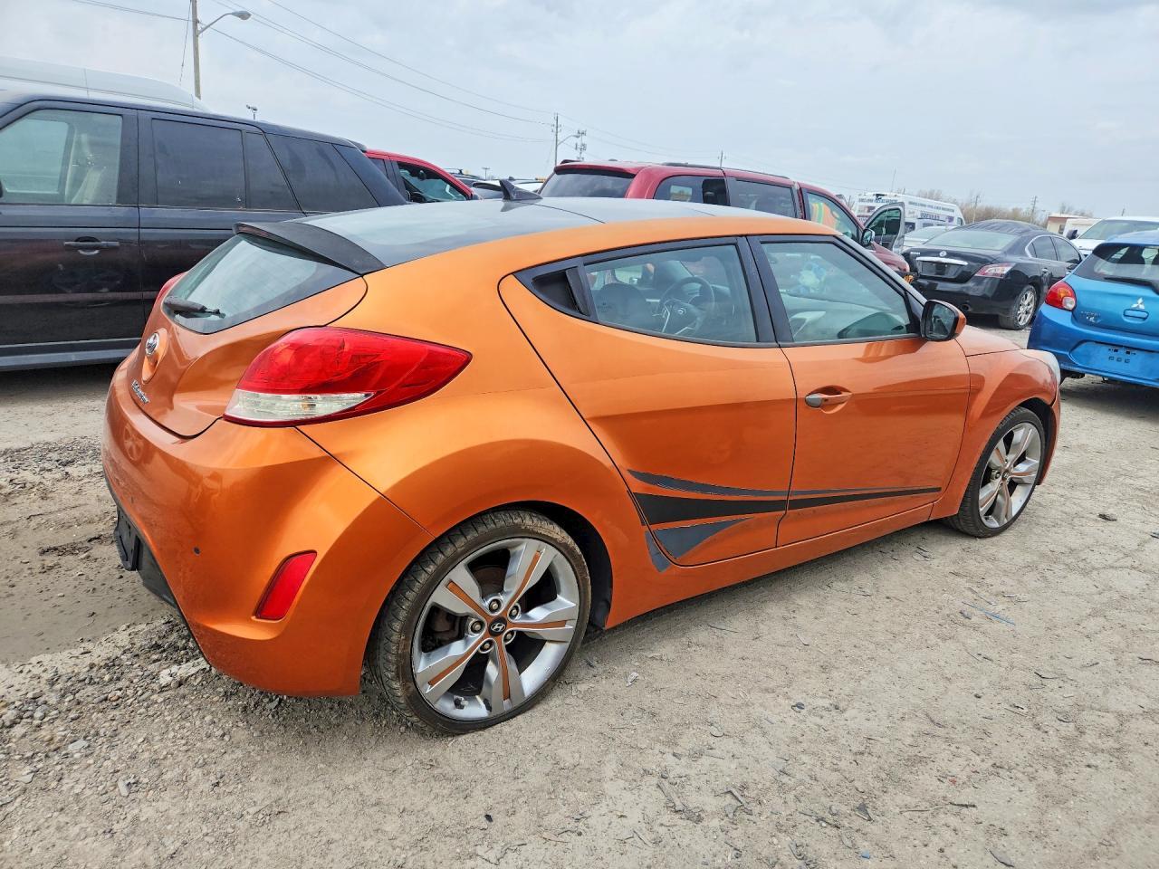 2013 Hyundai Veloster Base - Фото 3
