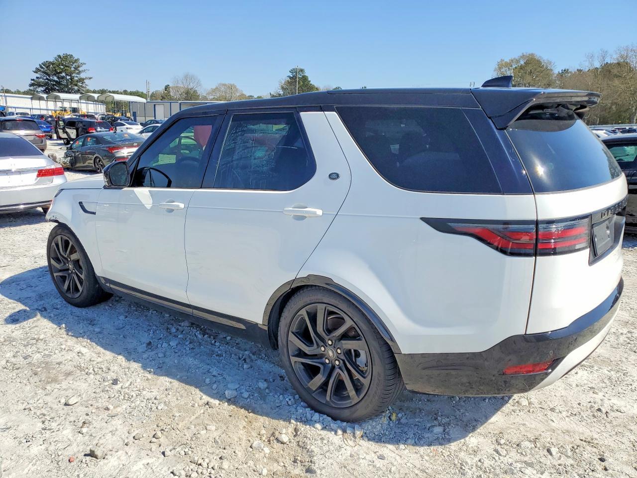2025 Land Rover Discovery Dynamic Se - Image 2