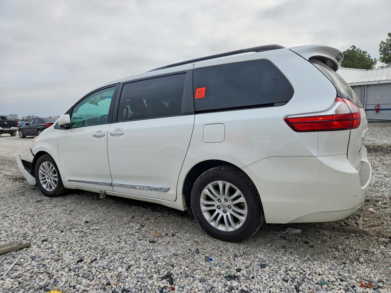 2015 Toyota Sienna Xle 8-Passenger - Фото 2