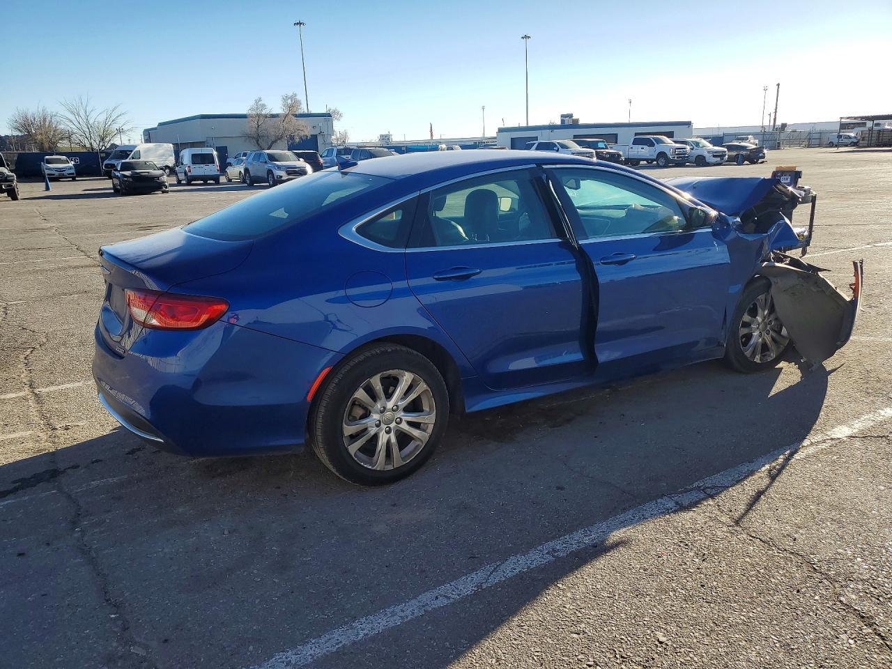 2016 Chrysler 200 Limited - Фото 3