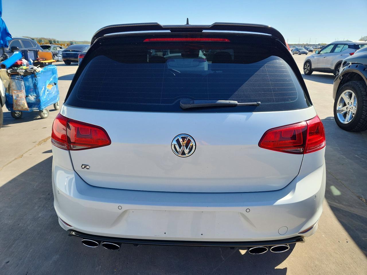 2017 Volkswagen Golf R - Фото 6