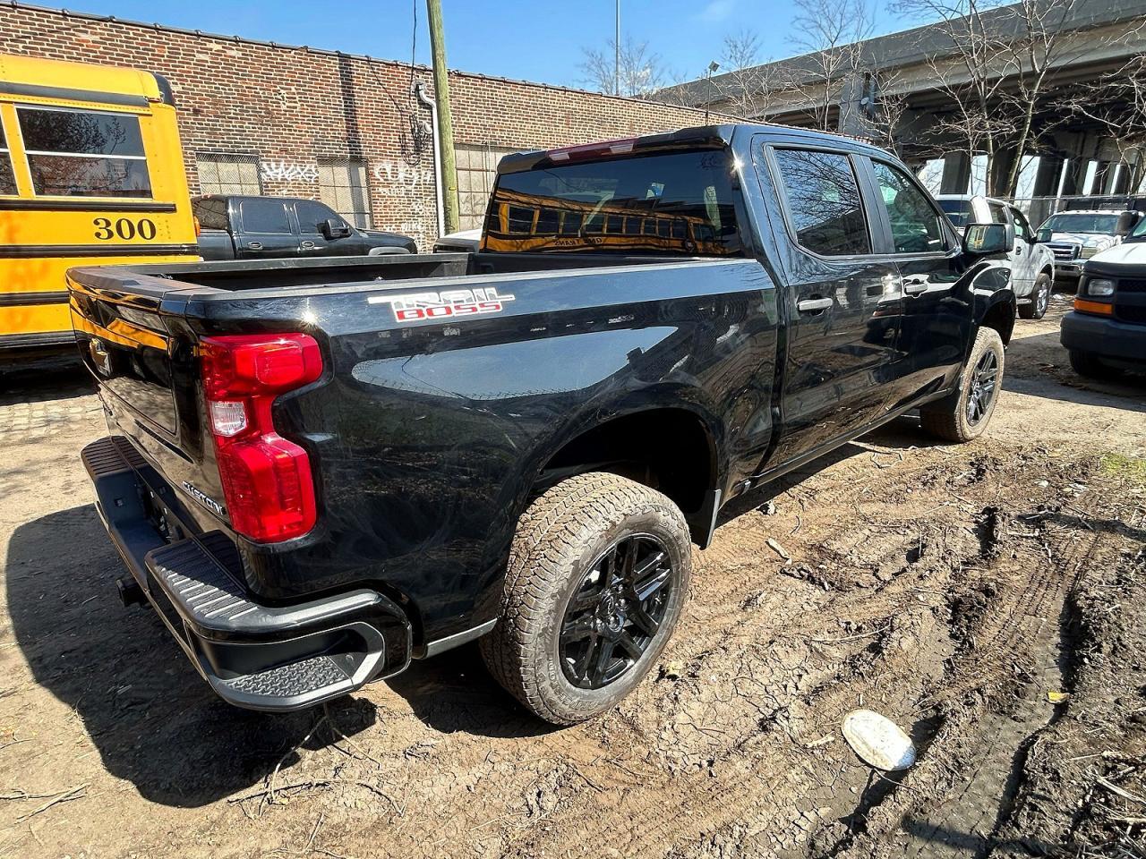2024 Chevrolet Silverado K1500 Trail Boss Custom - Image 4
