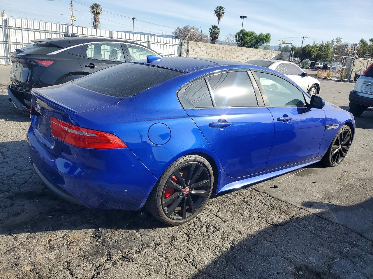 2017 Jaguar Xe R - Sport - Фото 3