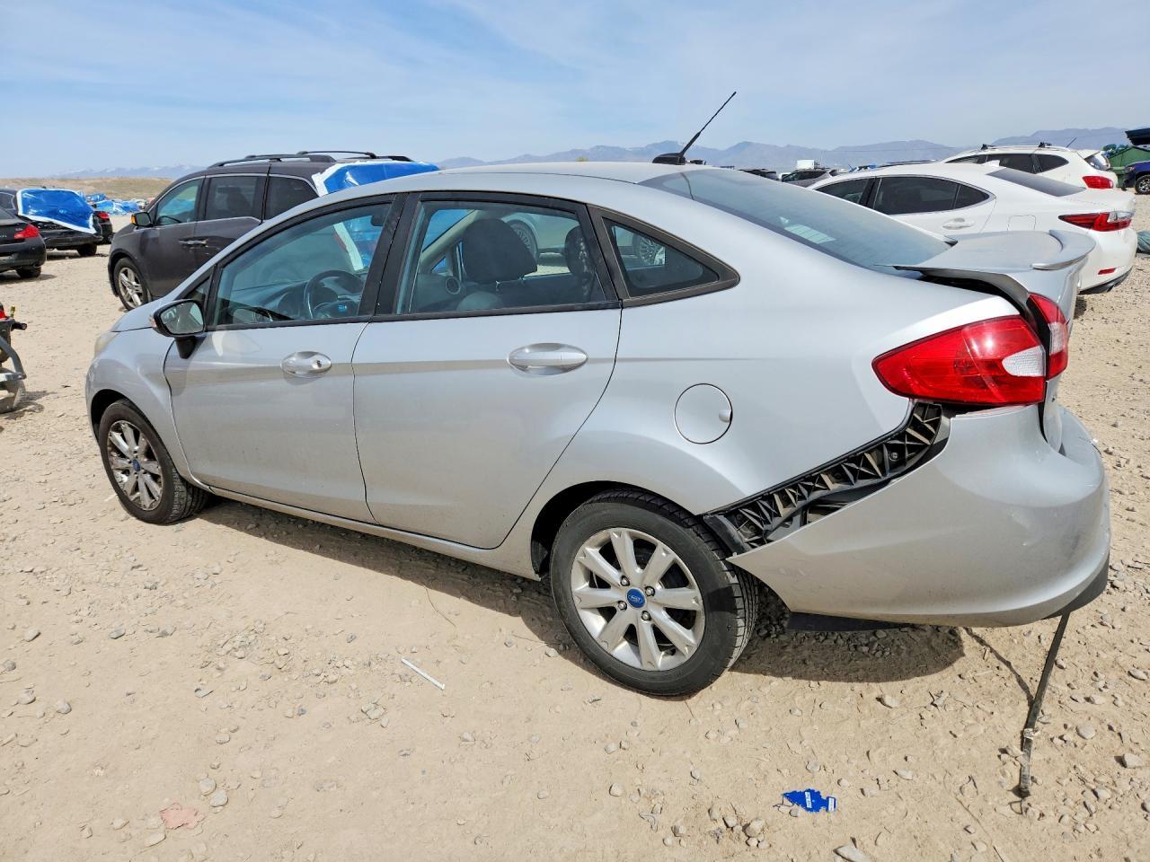 2013 Ford Fiesta Se - Фото 2