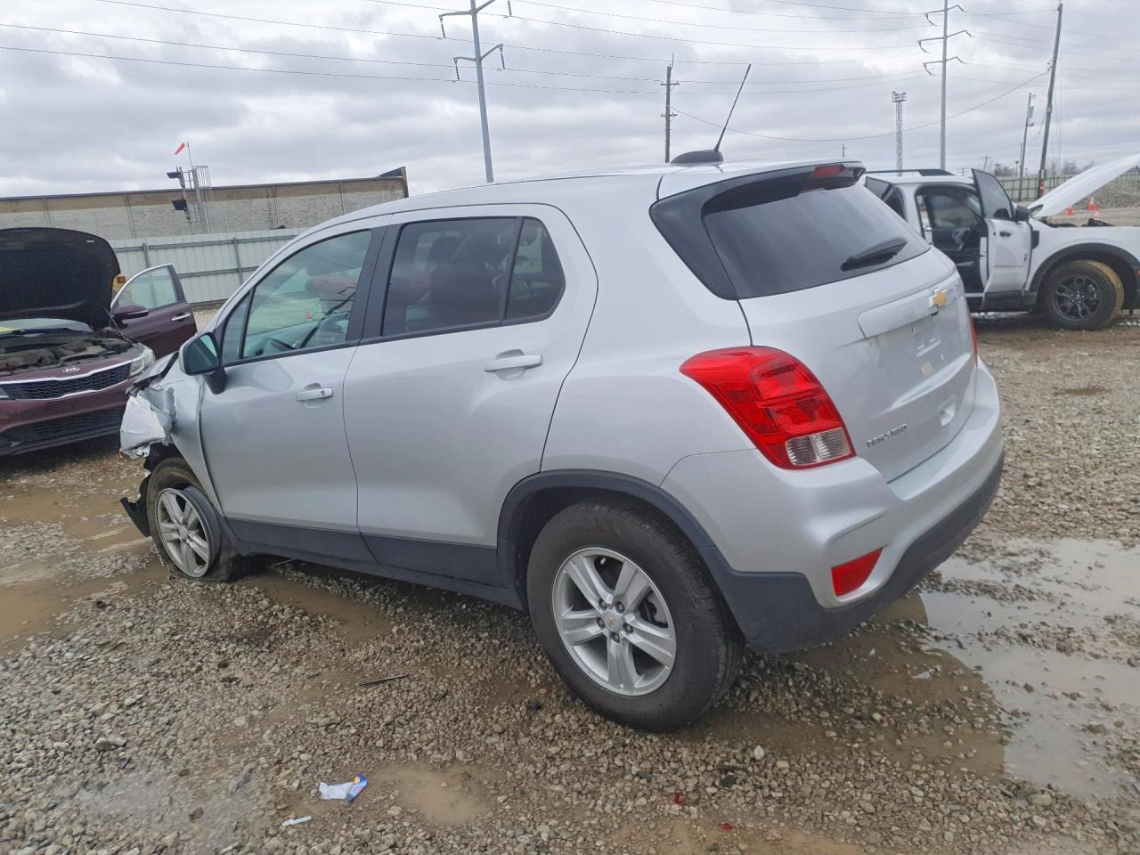 2021 Chevrolet Trax Ls - Фото 2