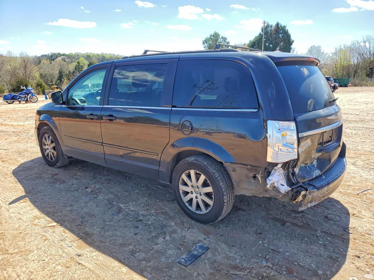 2015 Chrysler Town & Country Lx - Фото 2
