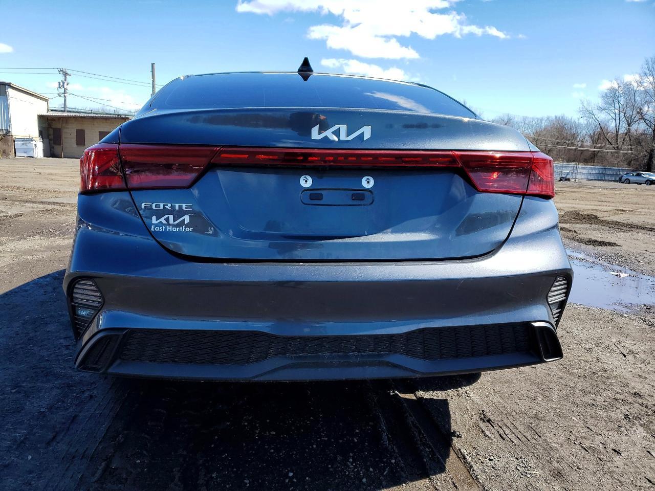 2024 Kia Forte Lxs - Image 6