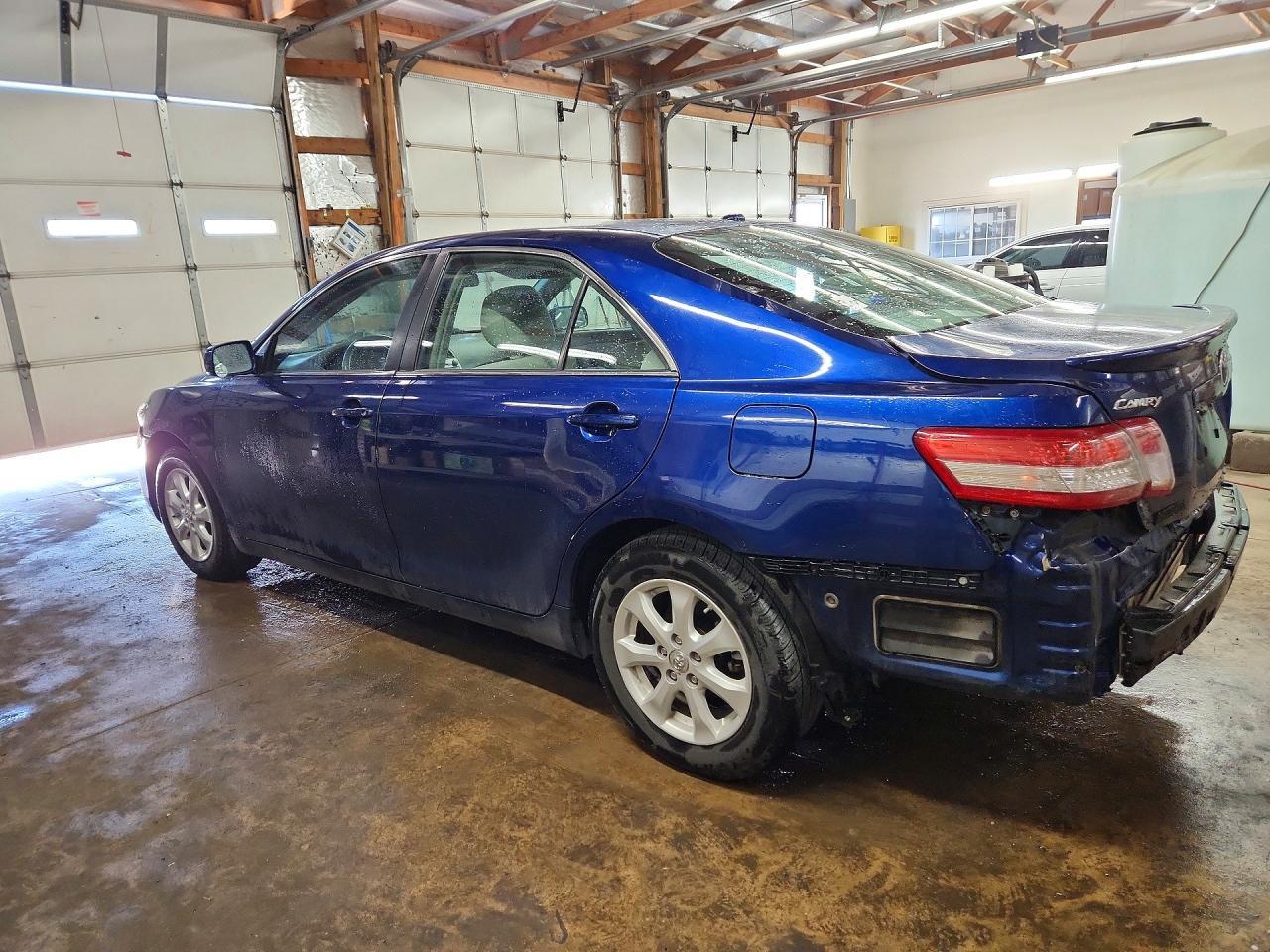 2011 Toyota Camry Le - Фото 2