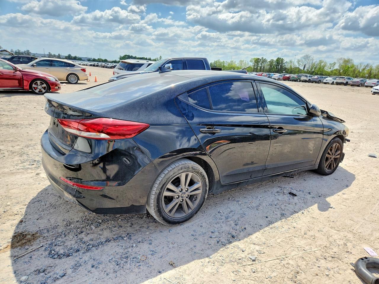 2017 Hyundai Elantra - Image 3