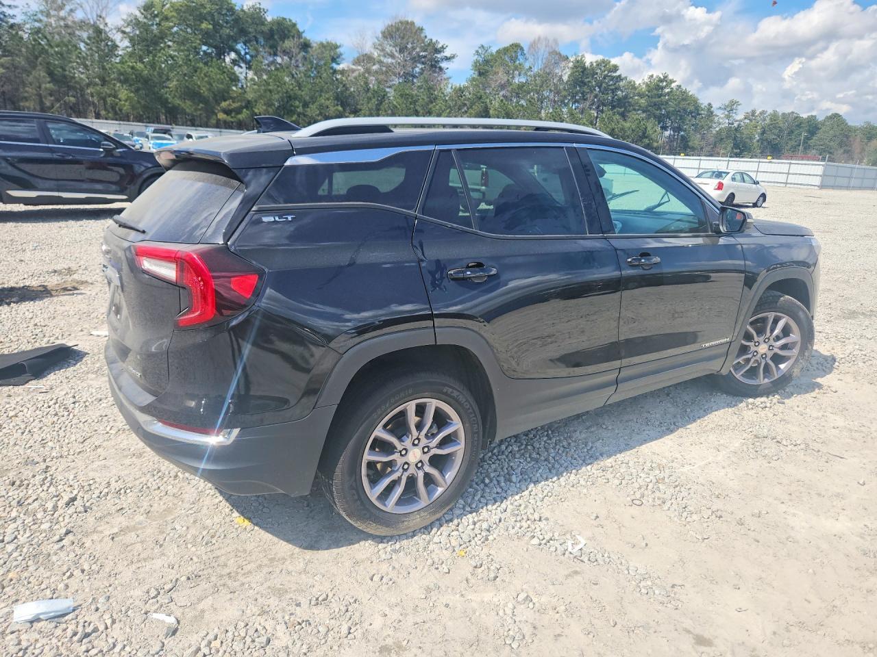 2023 GMC Terrain Slt - Image 3