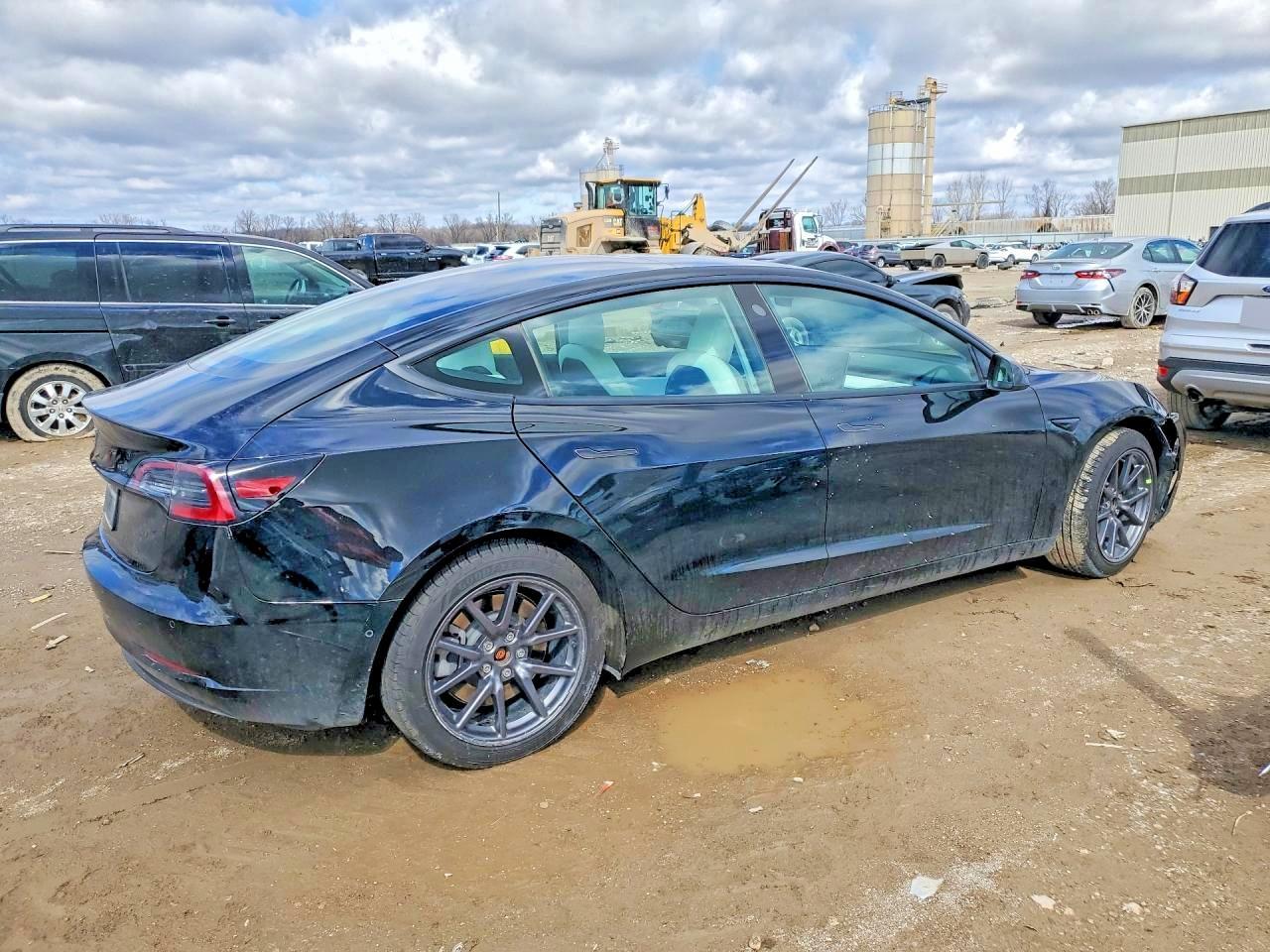 2020 Tesla Model 3 - Фото 3