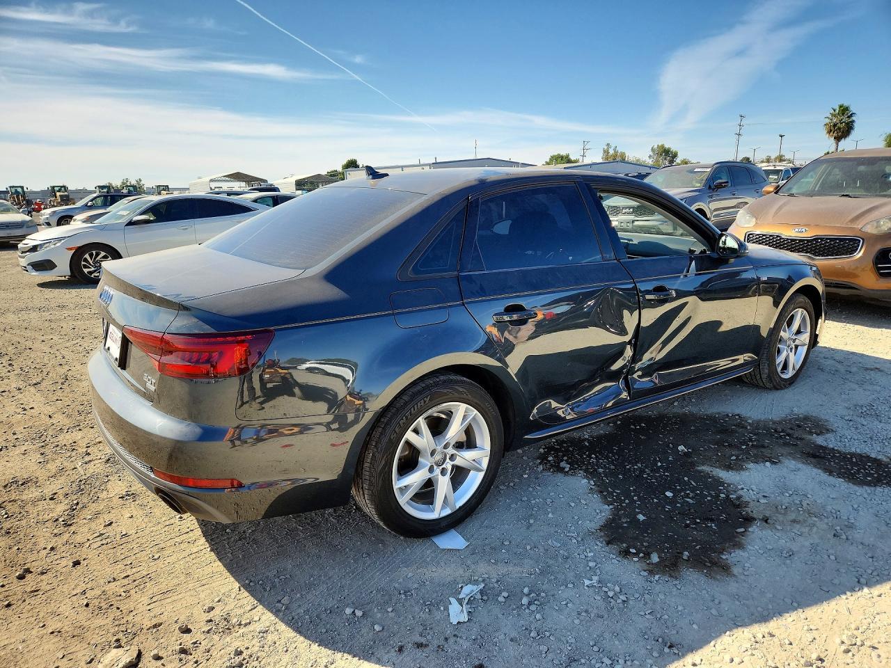 2018 Audi A4 Premium - Фото 3